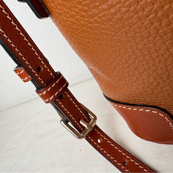 Dooney & Bourke Pebbled Leather Cognac Camel Tan Brown Crossbody Bag Purse - Picture 6 of 16
